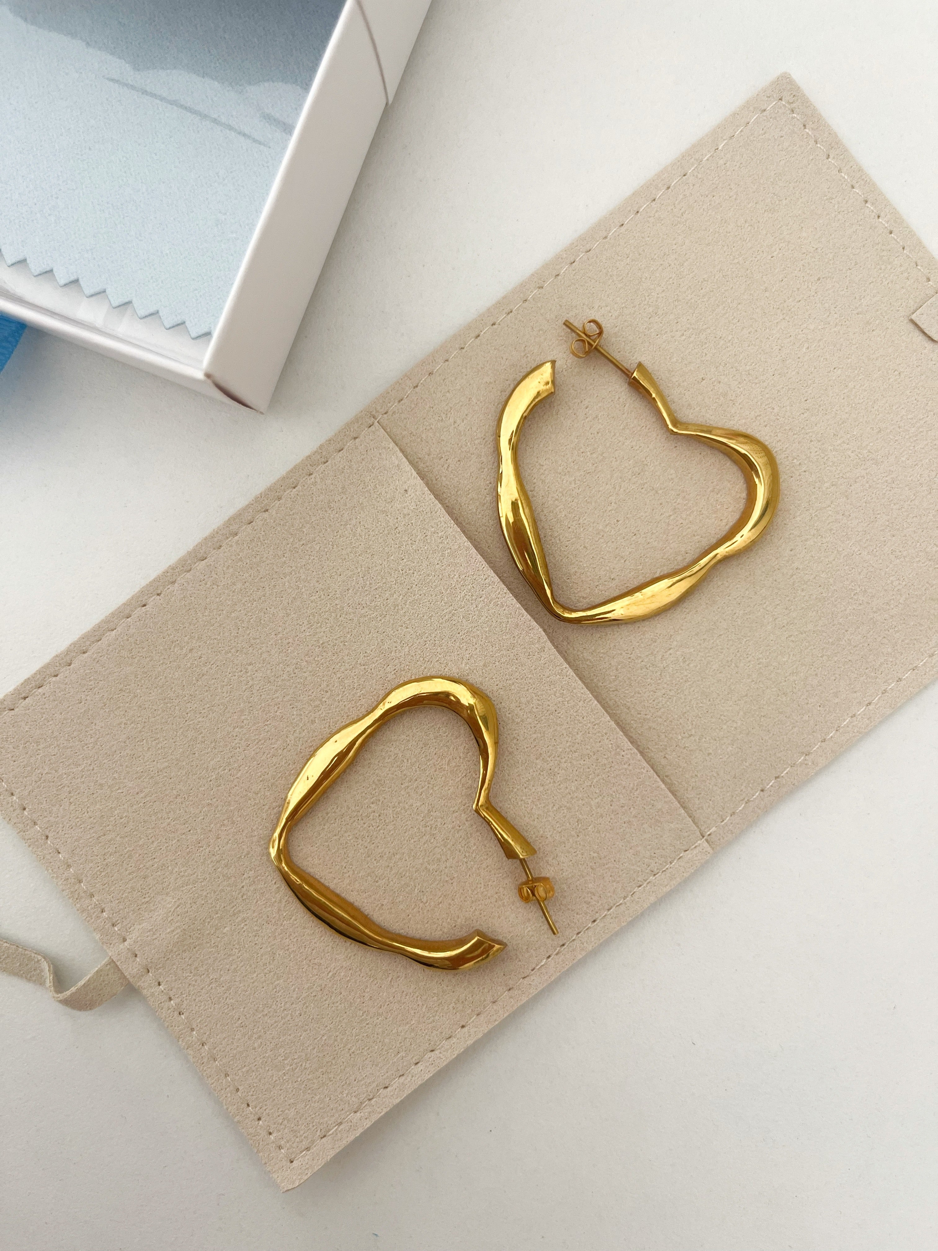Aretes corazón statement