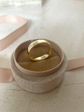 Load image into Gallery viewer, Argolla de matrimonio | Oro amarillo 18k personalizada

